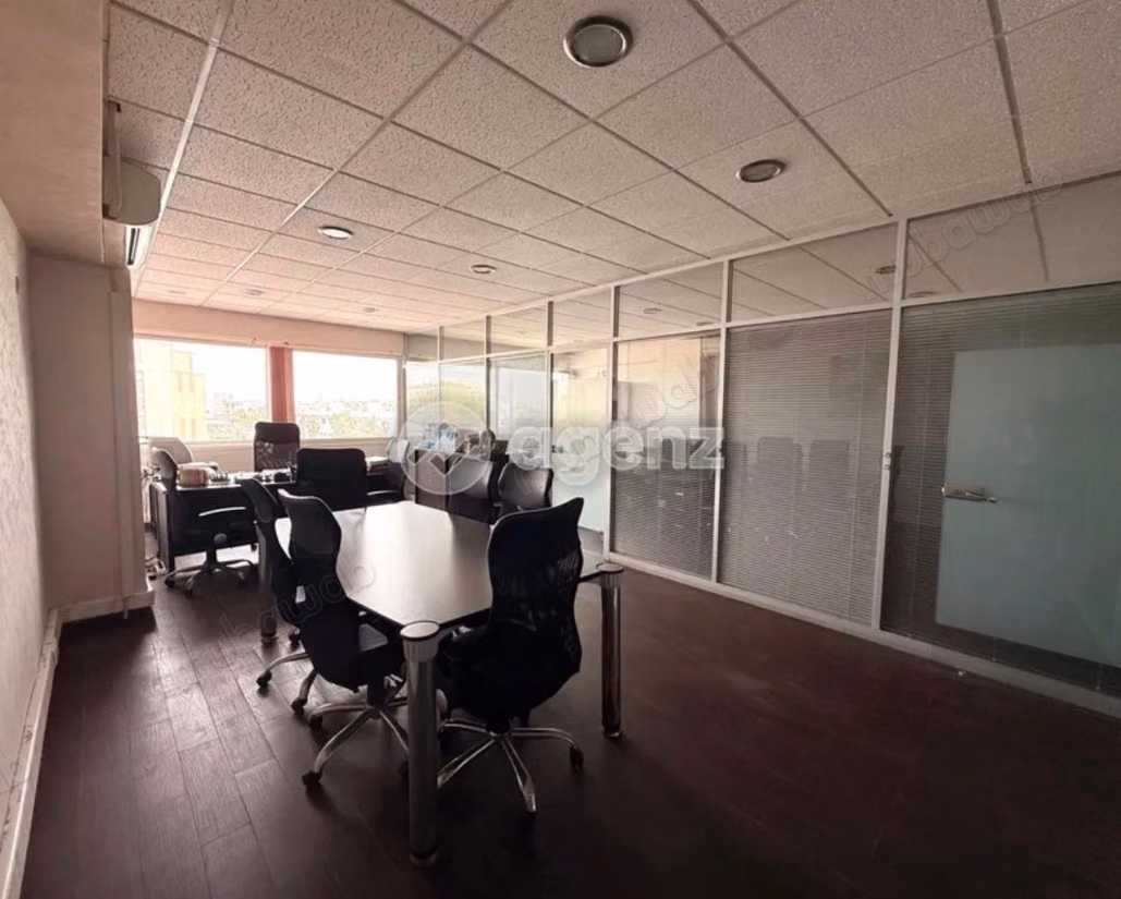 Bureaux en vente à ouled Ziane Aswak Asalam. Surface de 105 m². Service de concierge et climatisation