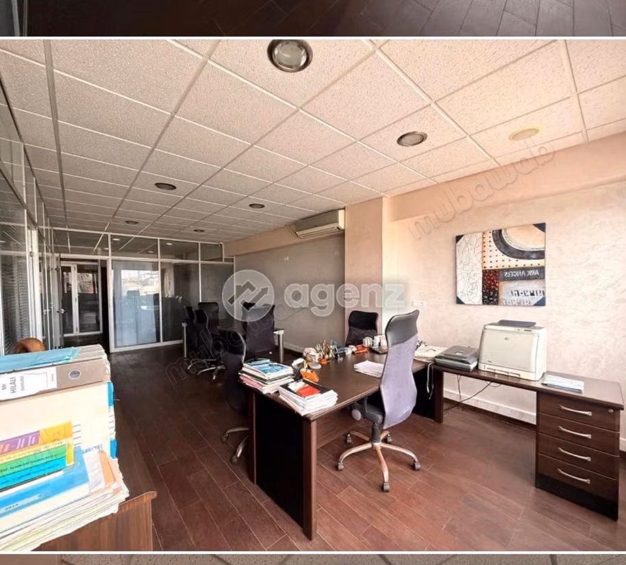 Bureaux en vente à ouled Ziane Aswak Asalam. Surface de 105 m². Service de concierge et climatisation
