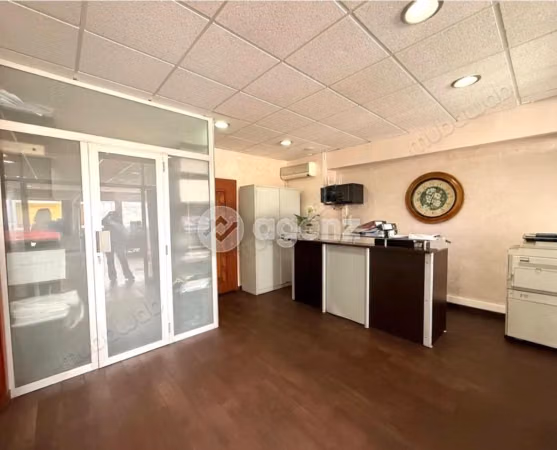 Bureaux en vente à ouled Ziane Aswak Asalam. Surface de 105 m². Service de concierge et climatisation