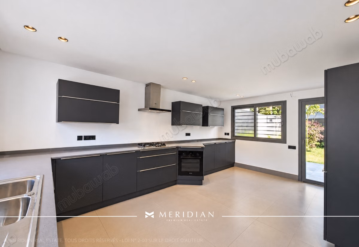 Nieuwe moderne villa te koop in Ain Diab