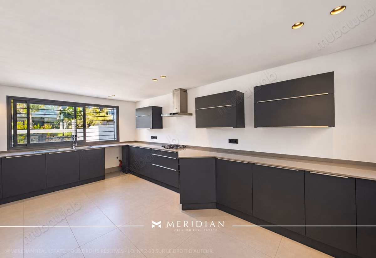 Nieuwe moderne villa te koop in Ain Diab