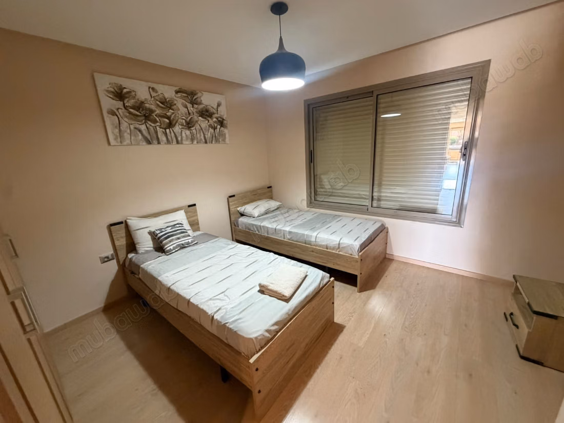 Gemeubileerd appartement met 3 slaapkamers te huur
