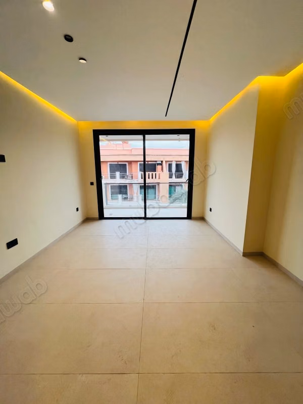 Bel appartement à vendre à Guéliz. 4 grandes pièces. Terrasse et ascenseur