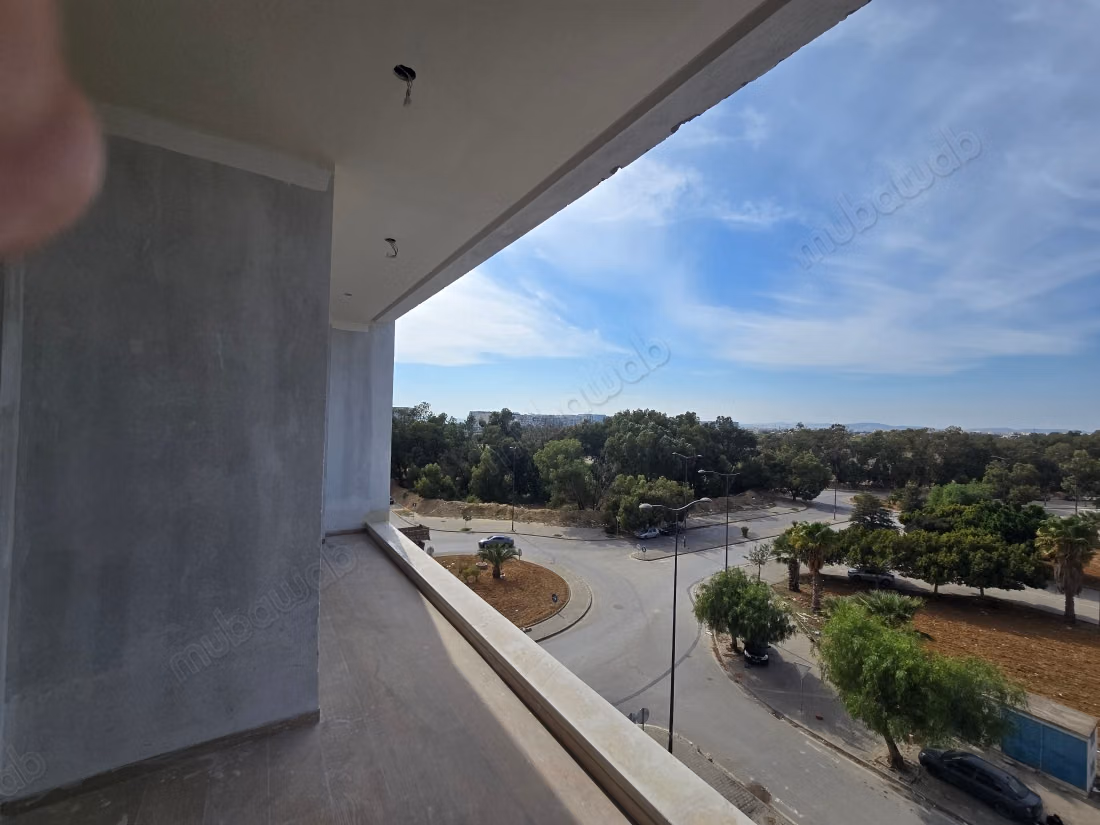 Appartamento in vendita a Les Jardins de Carthage. Superficie di 161 m². Doppio vetro e porta blindata.