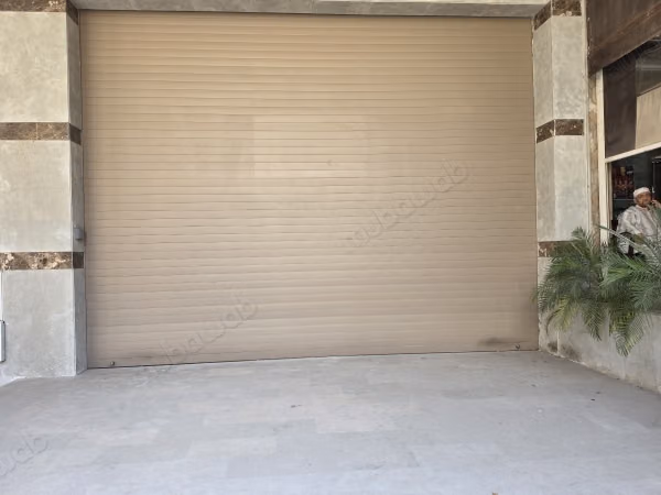محل تجاري للإيجار في برانيس 2. المساحة 305 م²