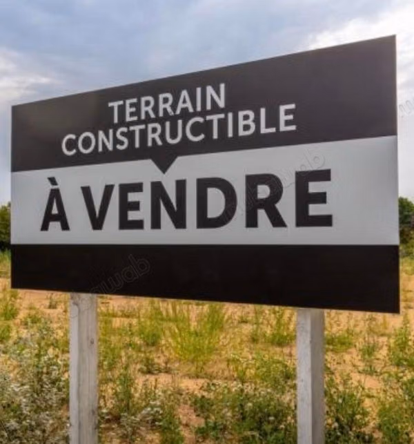 Commercial land for sale in Oasis. Area 680 m²