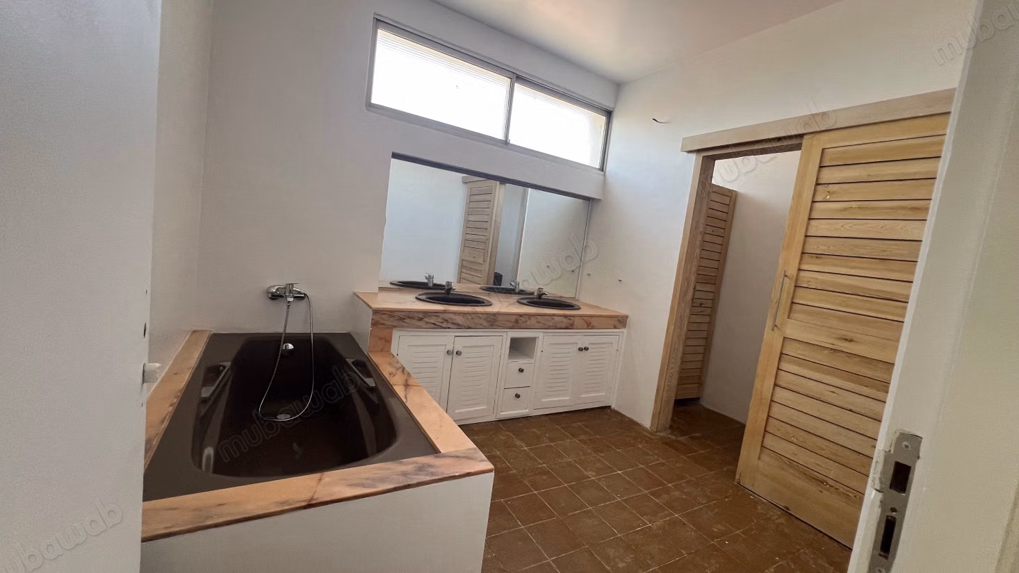 Luxurious villa for rent in Les Orangers. 8 large rooms. Double glazed windows and central heating