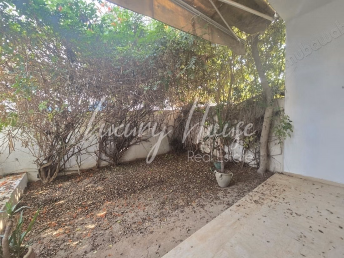Superbo triplex S5 con Giardino a Soukra 3000