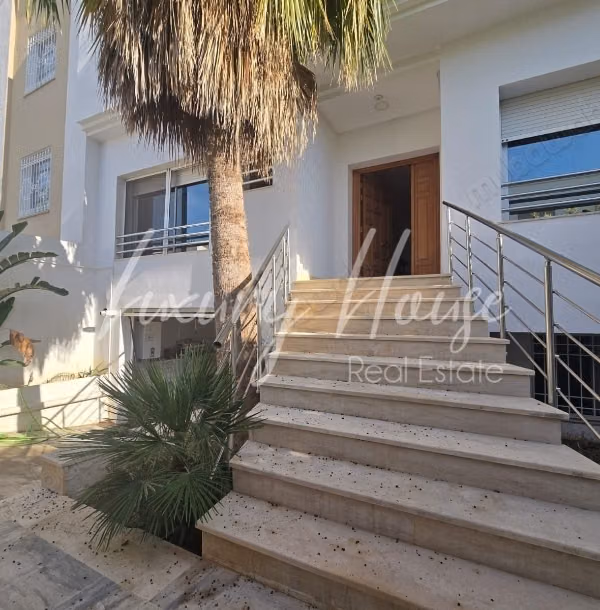 Superbo triplex S5 con Giardino a Soukra 3000