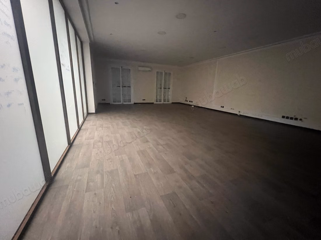 Villa te huur - Kantoor gebruik - 500m²