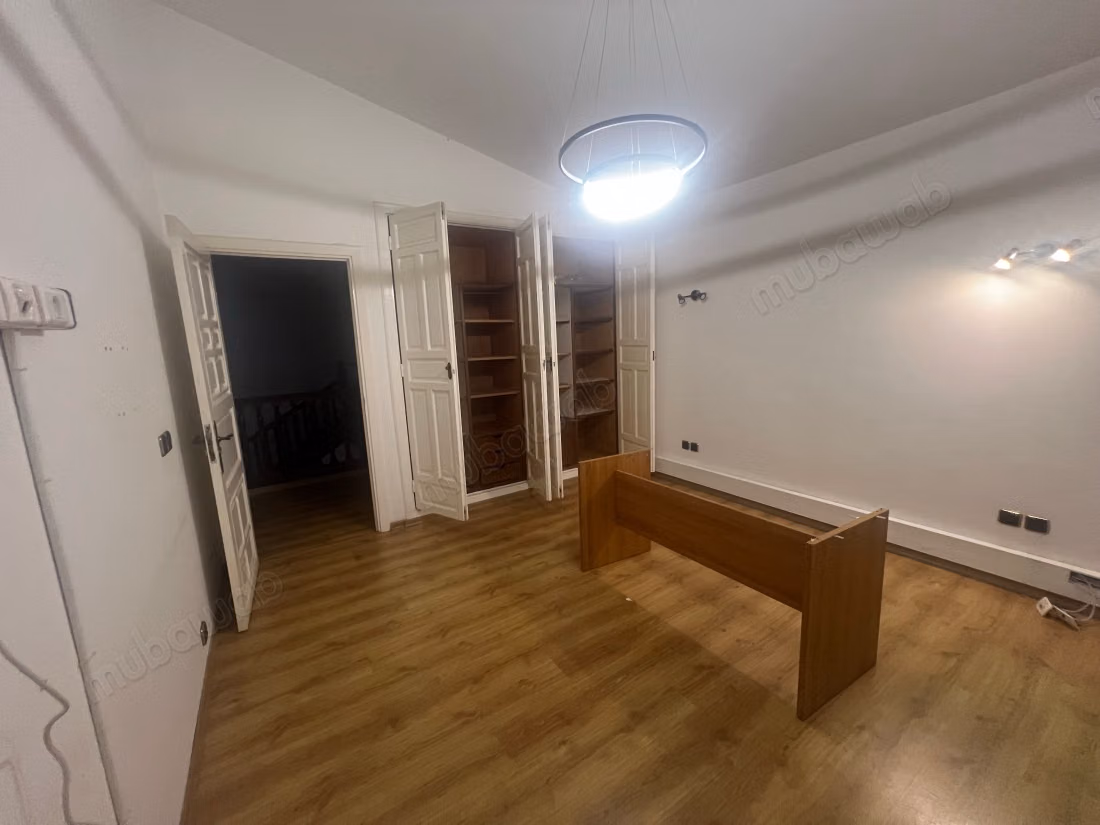 Villa te huur - Kantoor gebruik - 500m²