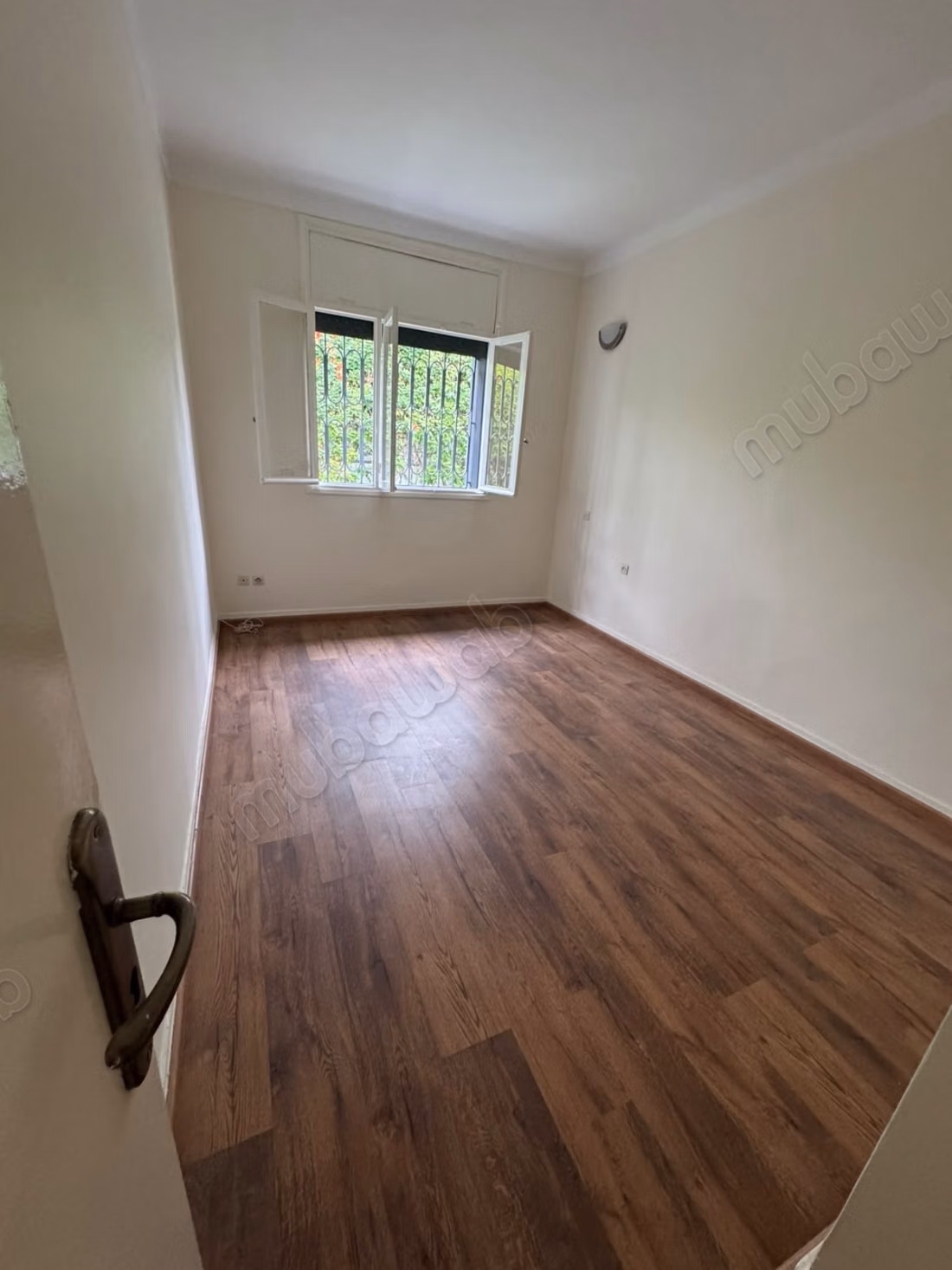 Lege villa te huur - 2 slaapkamers met tuin