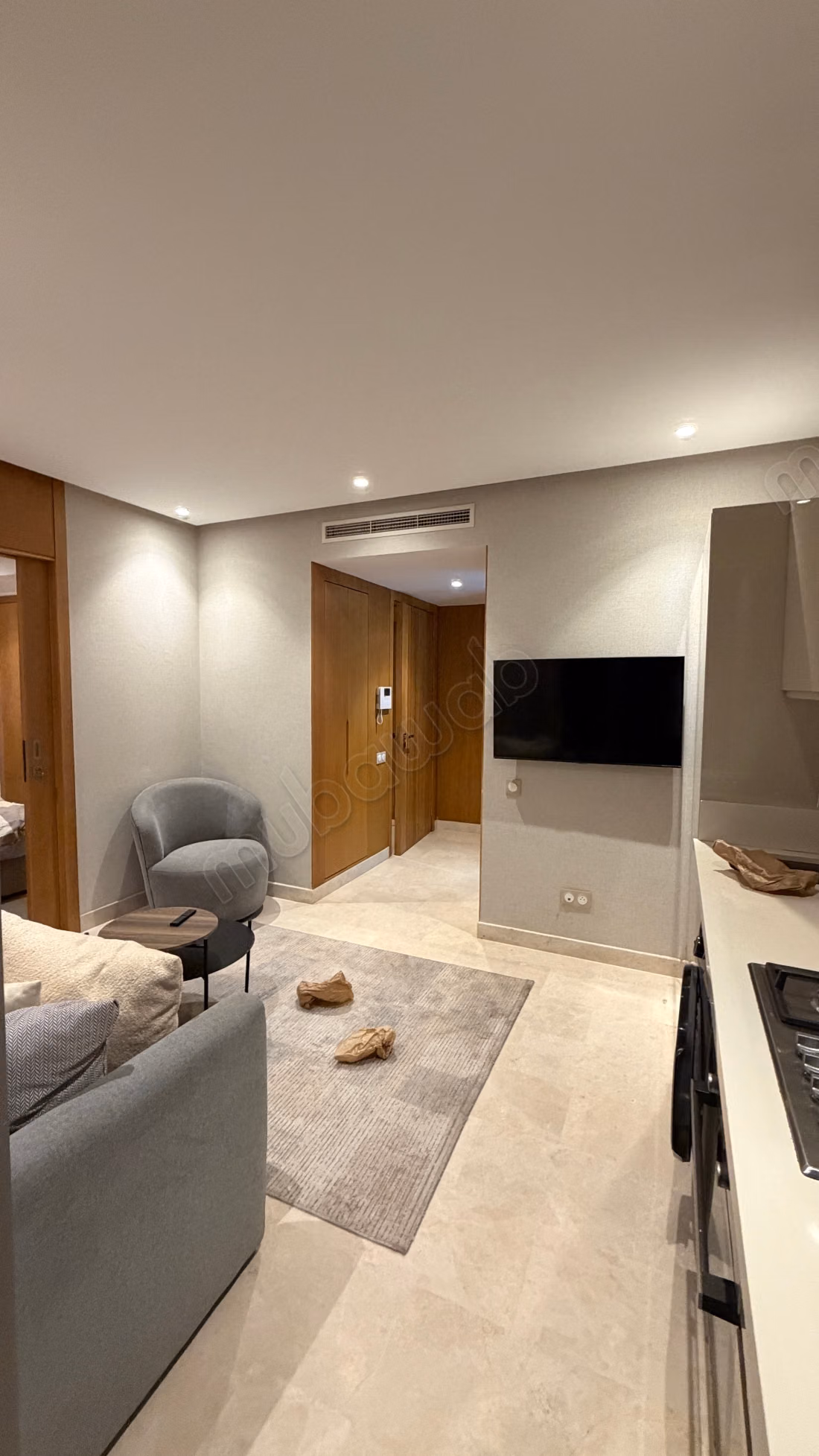 Rent this apartment in Les princesses. 2 large rooms. Cellar