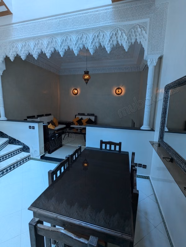 رياض للبيع في باب غمات. 3 غرف جميلة
