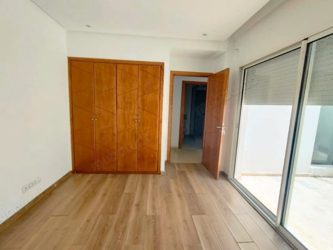 Studio vuoto con terrazza a Mers Sultan 4500 dh