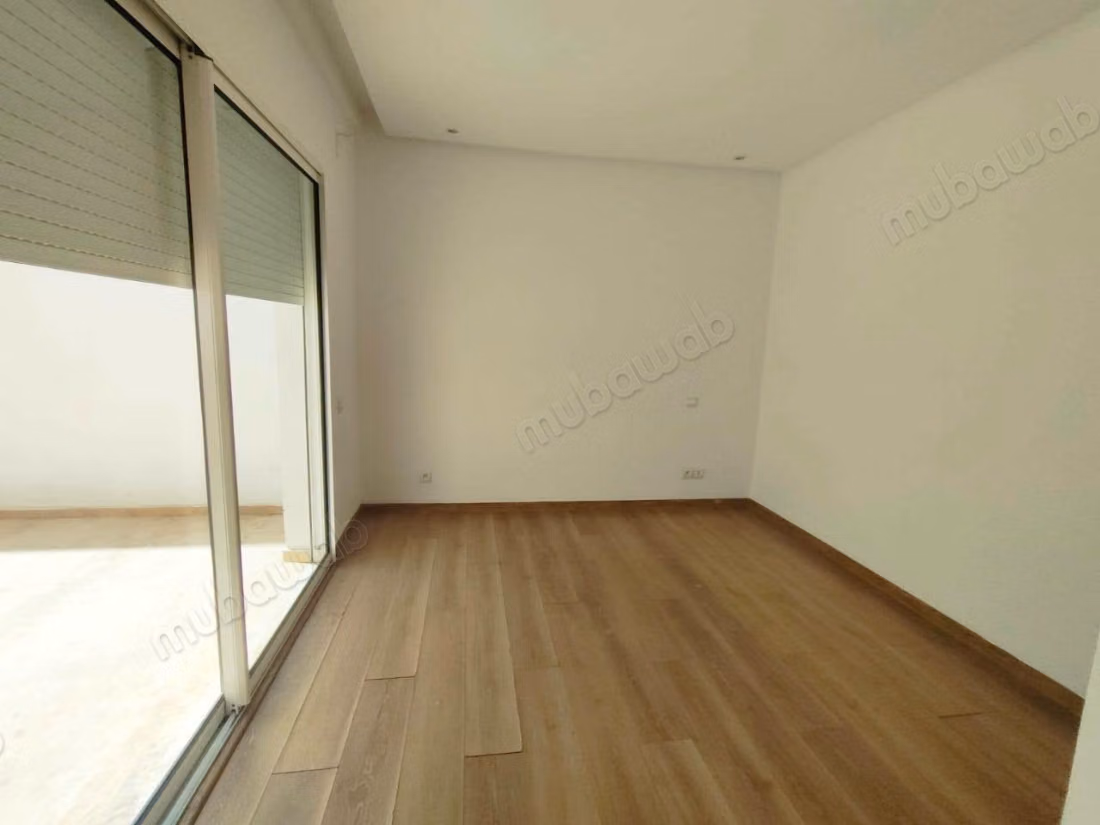 Studio vuoto con terrazza a Mers Sultan 4500 dh