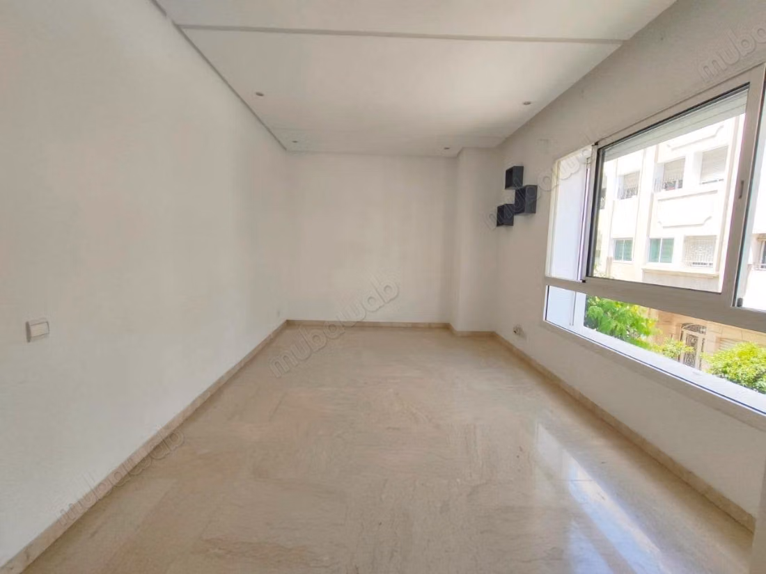 Studio vuoto con terrazza a Mers Sultan 4500 dh