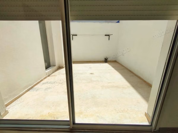 Studio vuoto con terrazza a Mers Sultan 4500 dh