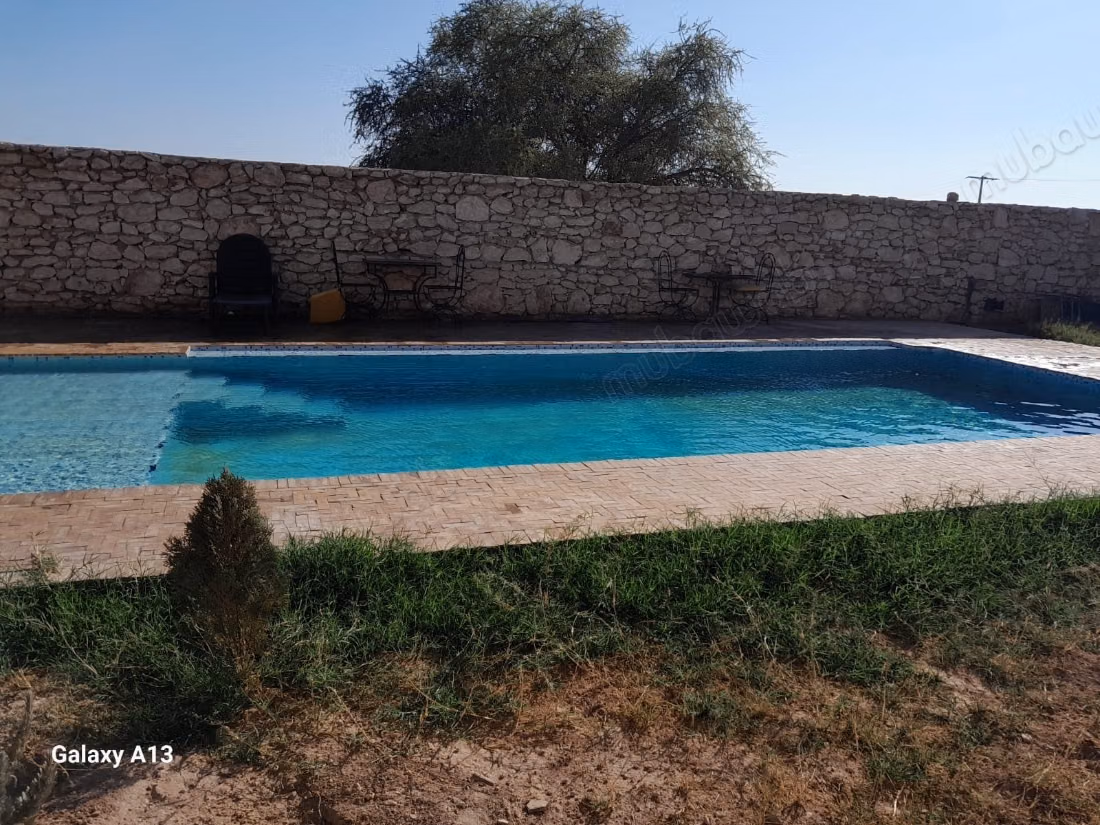 Villa with pool on 8,500 m² of land