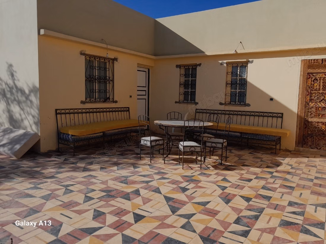 Villa with pool on 8,500 m² of land