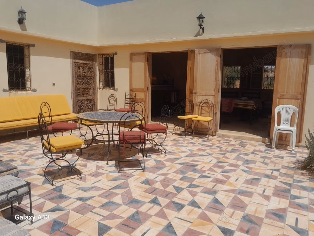Villa with pool on 8,500 m² of land