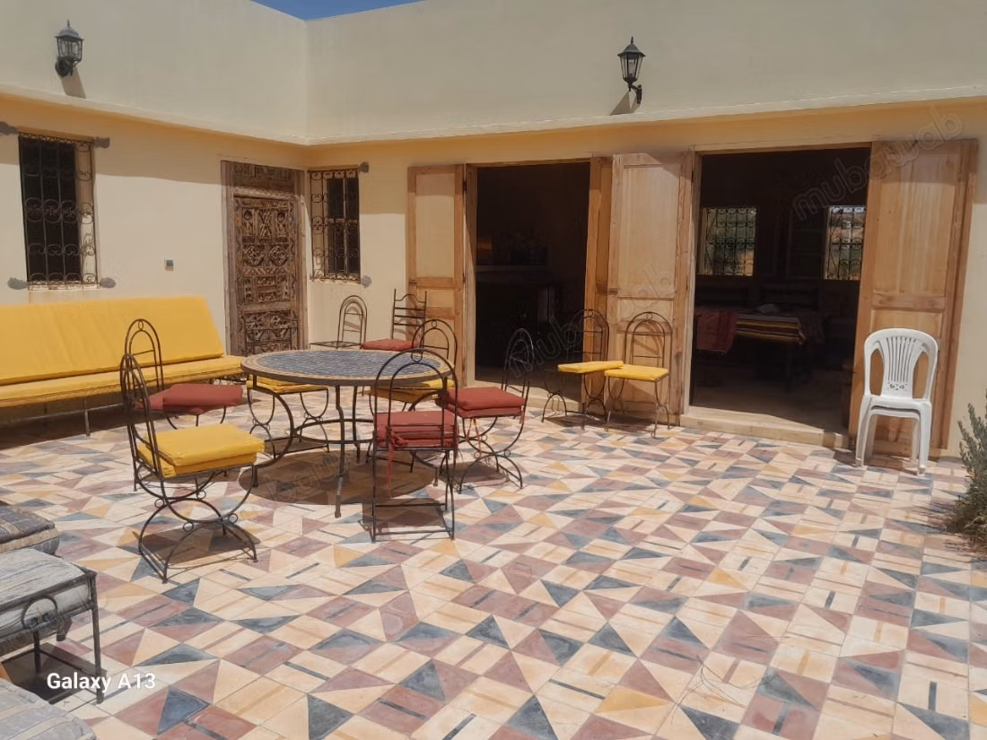 Villa with pool on 8,500 m² of land