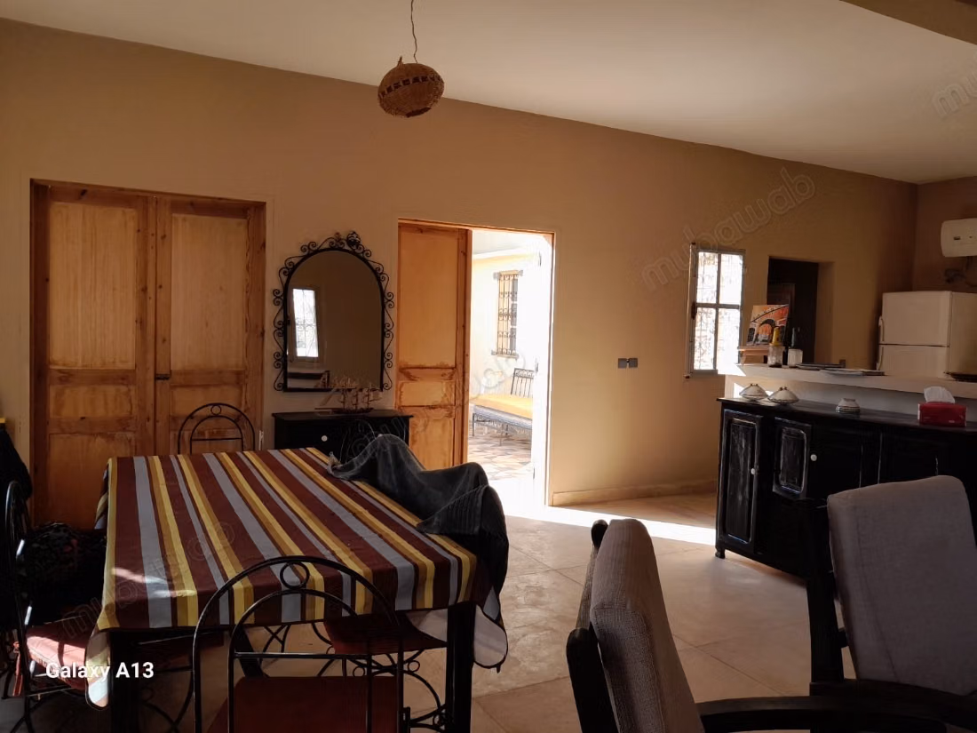 Villa with pool on 8,500 m² of land