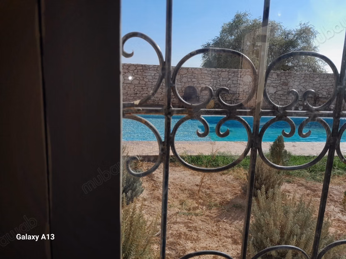 Villa with pool on 8,500 m² of land