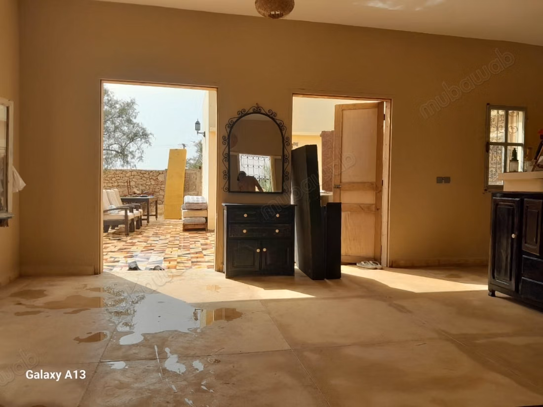 Villa with pool on 8,500 m² of land