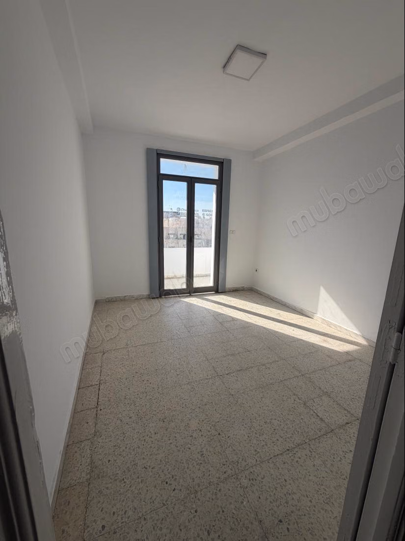 Office rental in Ariana Center. Area 110 m². Secured 24/24