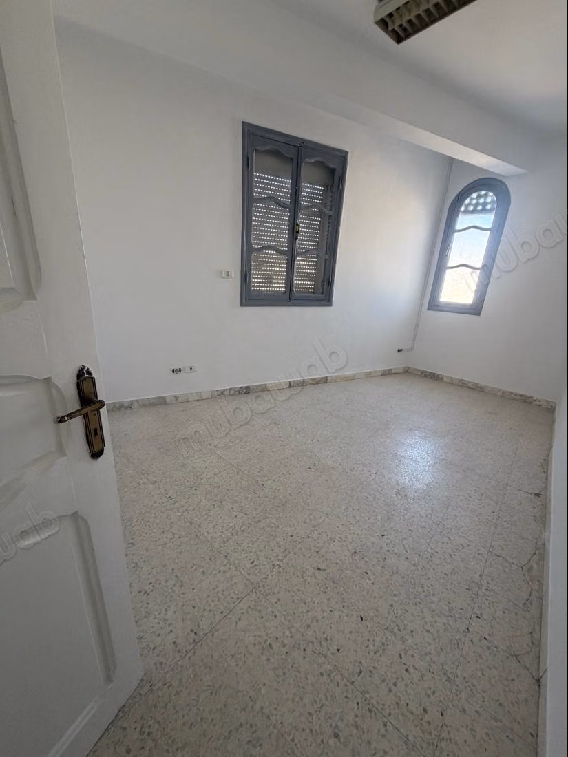 Office rental in Ariana Center. Area 110 m². Secured 24/24