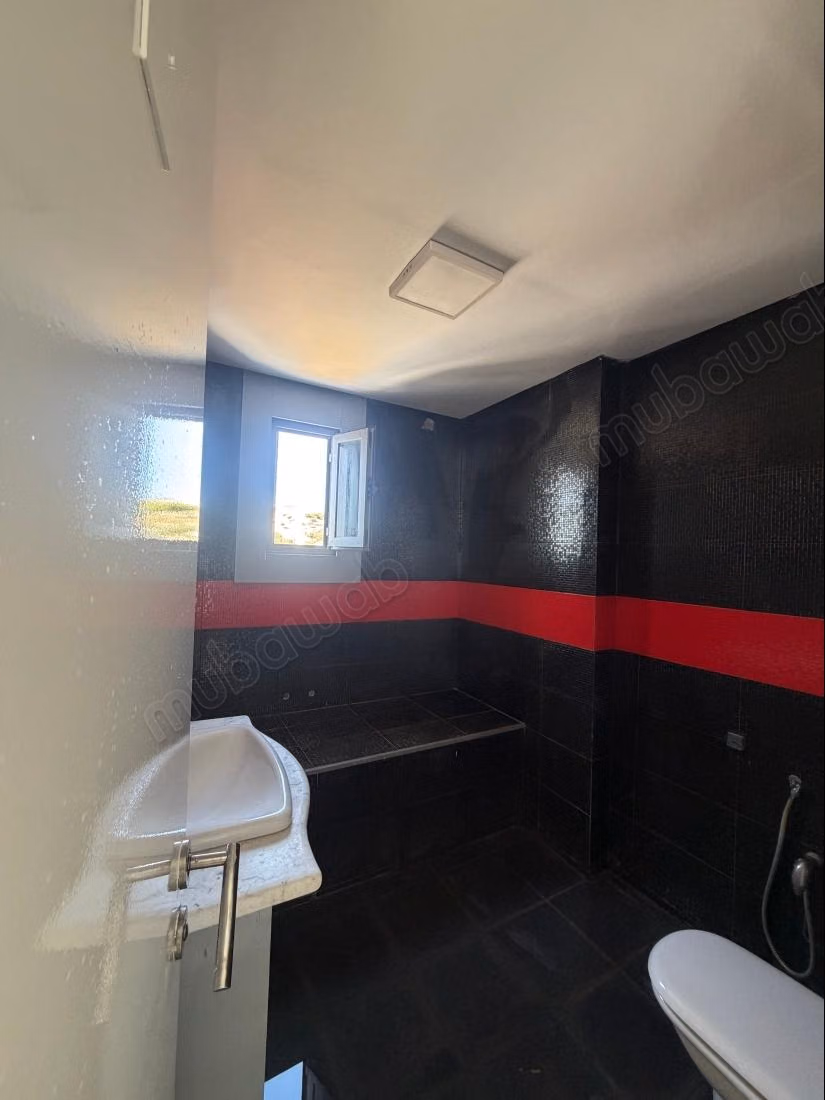 Office rental in Ariana Center. Area 110 m². Secured 24/24