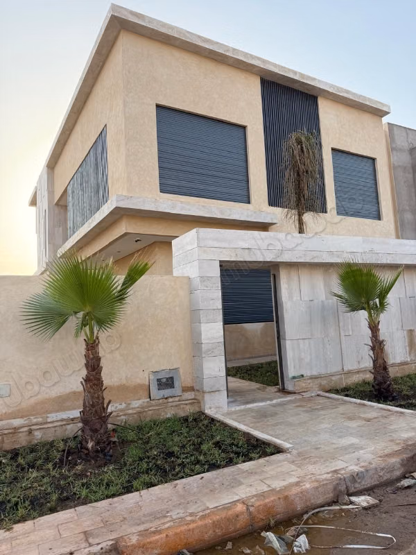 Luxury villa for sale in Hay Targa. 7 rooms. Pool, air conditioning
