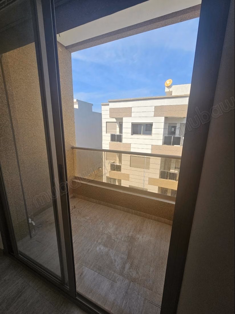 Beautiful apartment for sale in Martil. 2 lovely rooms. Balcony and elevator