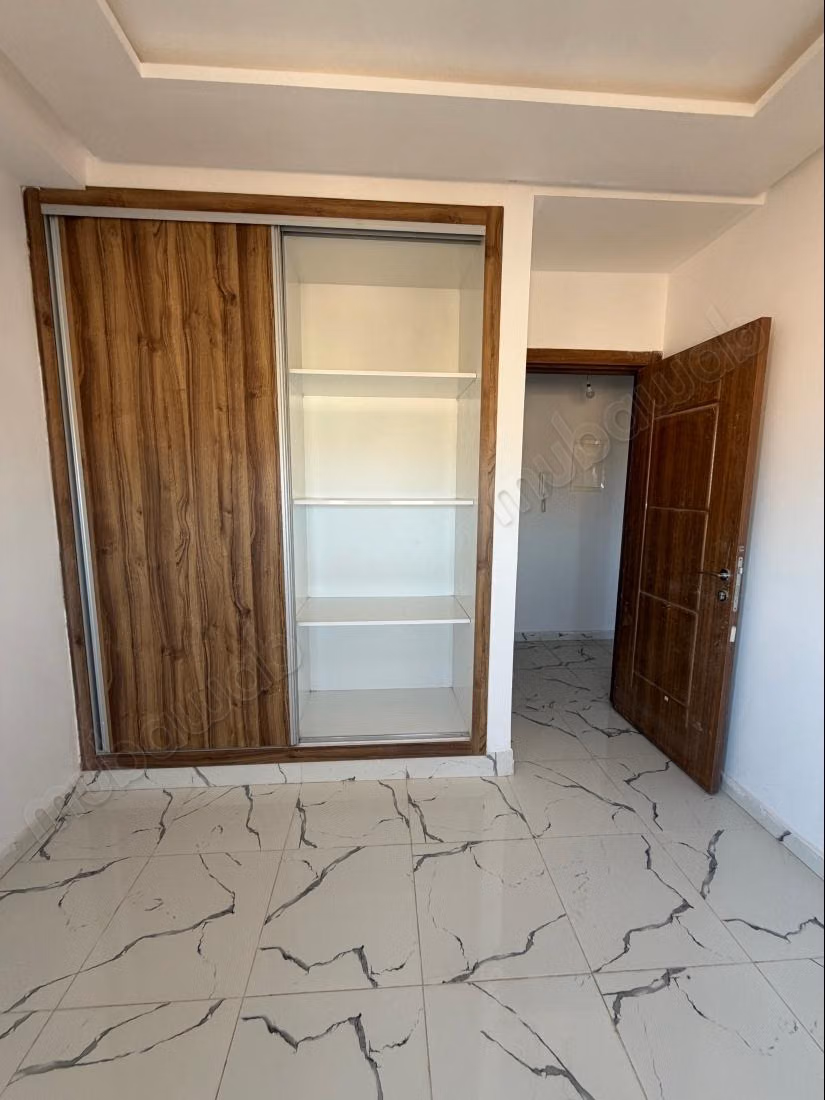 Très bel appartement en location à Route de l'Ourika. 
3 pièces. Porte blindée et système de double vitrage