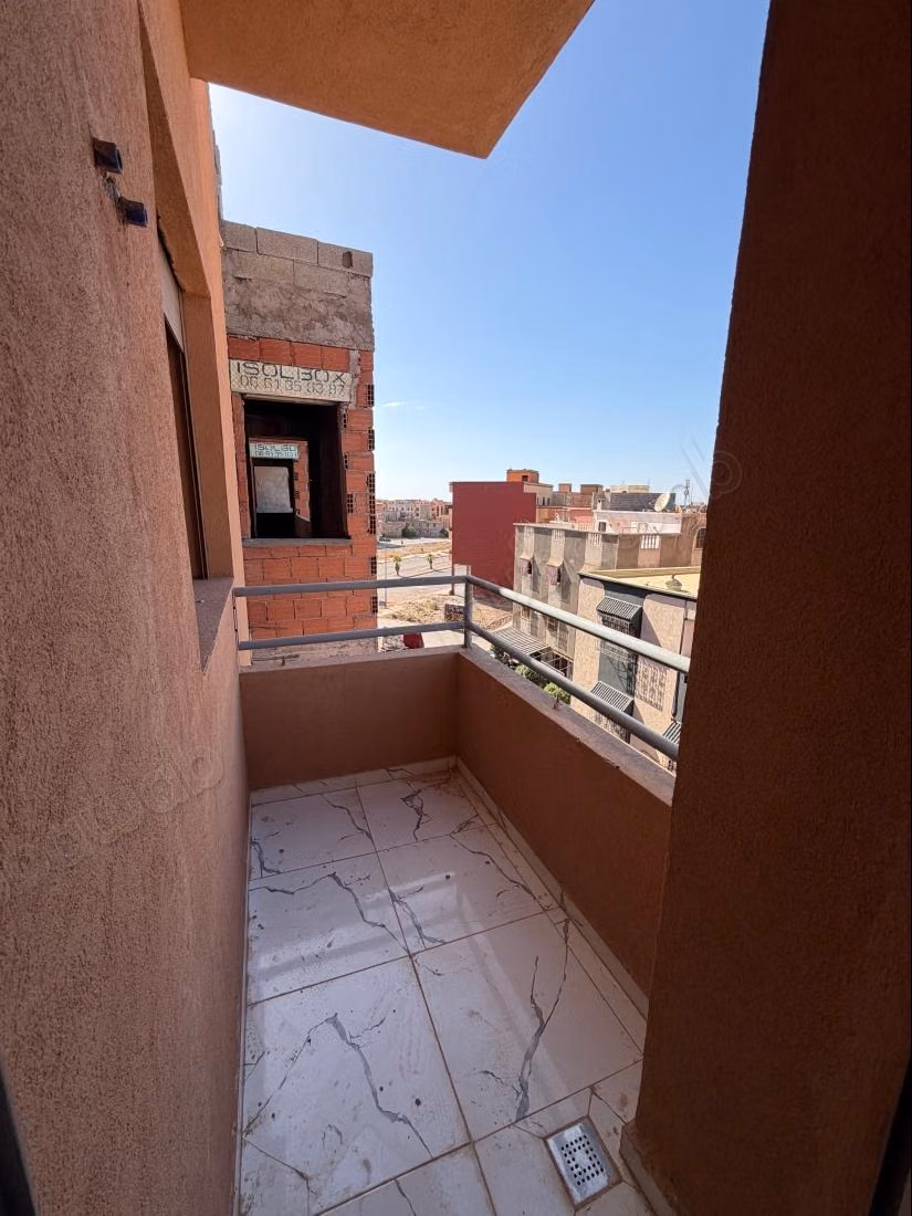 Très bel appartement en location à Route de l'Ourika. 
3 pièces. Porte blindée et système de double vitrage