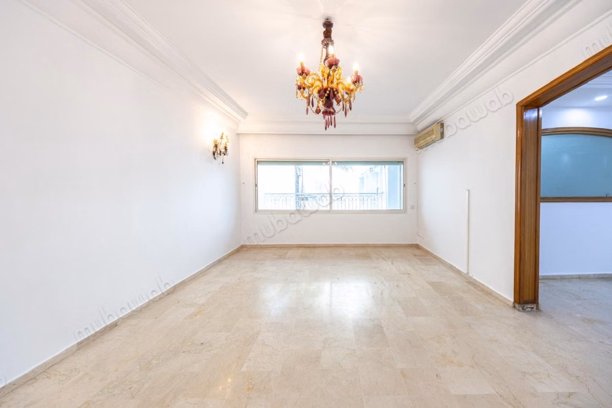 Bel appartement à vendre à Racine. 
3 chambres agréables. 
Garage