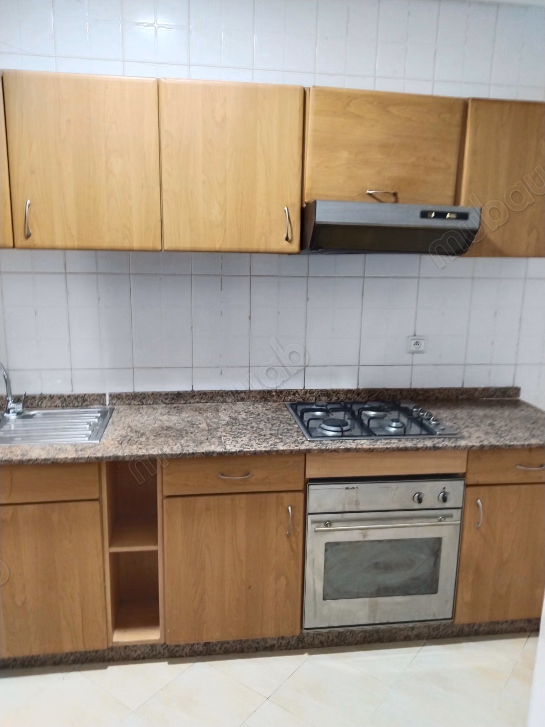 Very nice apartment for rent in Bourgogne Ouest. Total area 60 m². Traditional Moroccan living room, secured residence