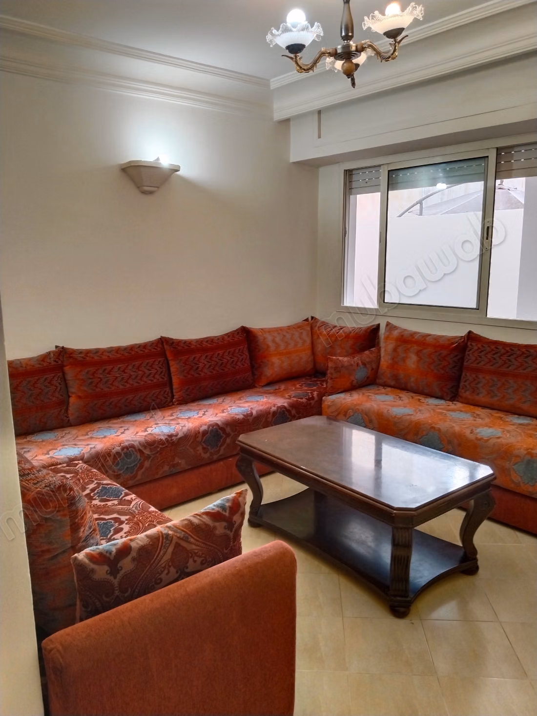 Very nice apartment for rent in Bourgogne Ouest. Total area 60 m². Traditional Moroccan living room, secured residence