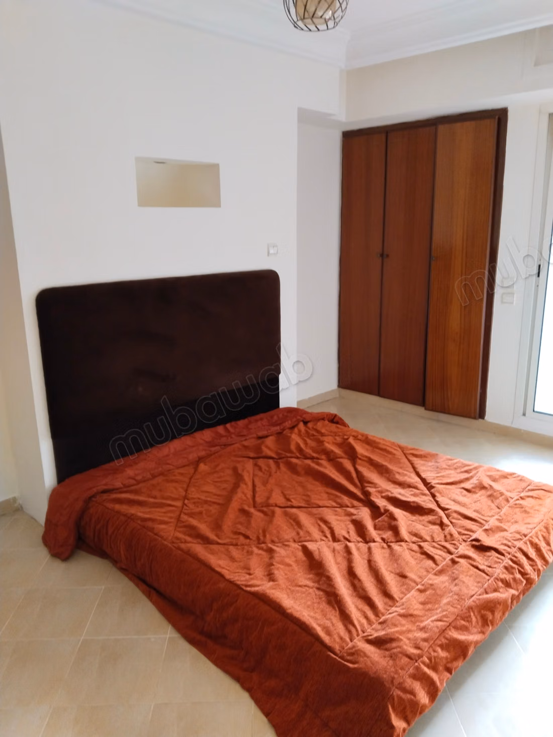 Very nice apartment for rent in Bourgogne Ouest. Total area 60 m². Traditional Moroccan living room, secured residence