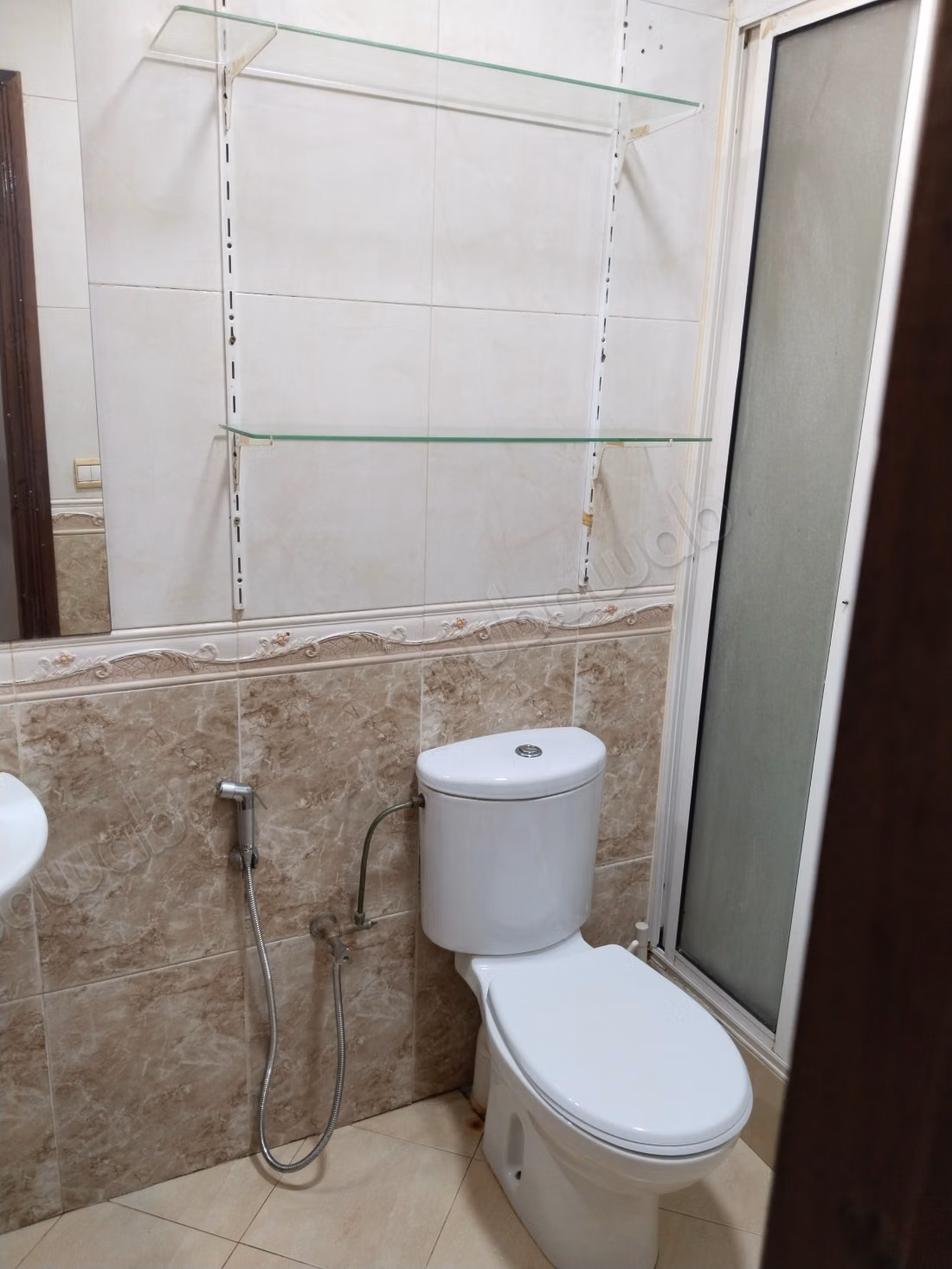 Very nice apartment for rent in Bourgogne Ouest. Total area 60 m². Traditional Moroccan living room, secured residence