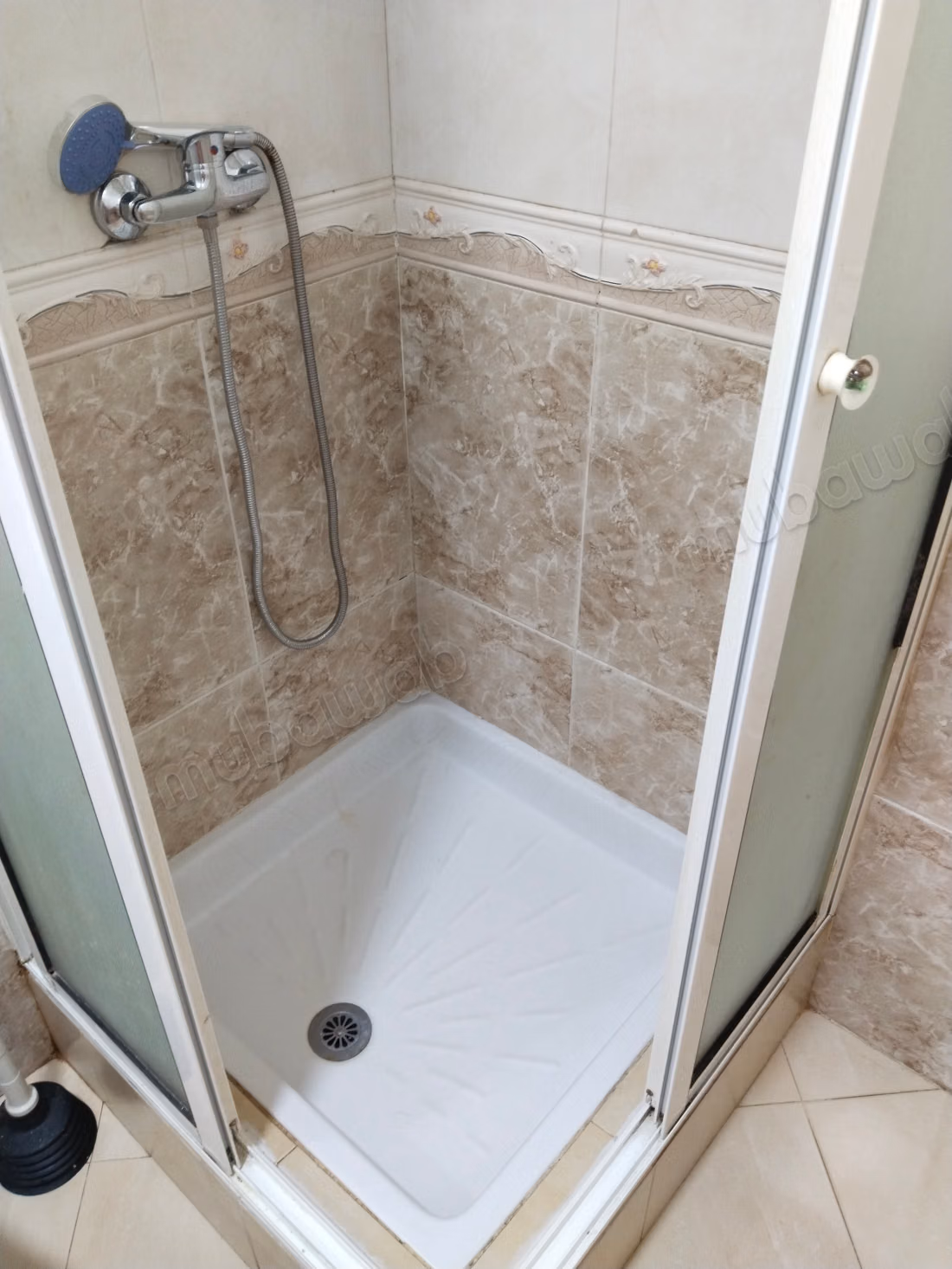 Very nice apartment for rent in Bourgogne Ouest. Total area 60 m². Traditional Moroccan living room, secured residence
