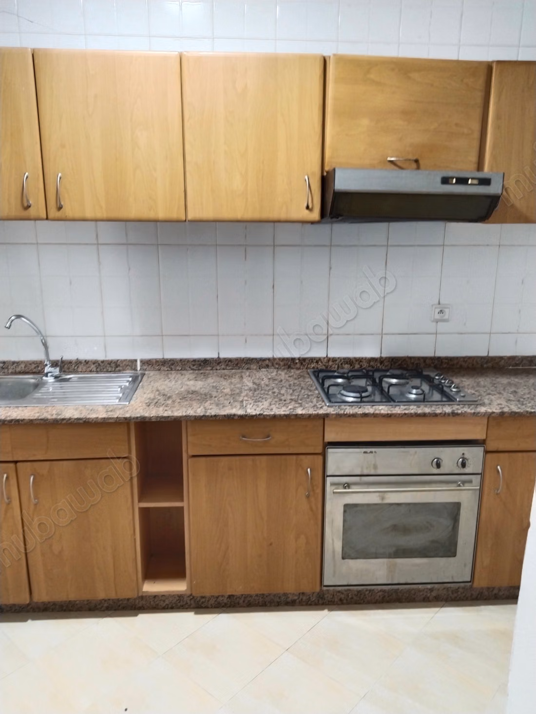 Very nice apartment for rent in Bourgogne Ouest. Total area 60 m². Traditional Moroccan living room, secured residence