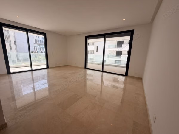 Appartamento stupendo in affitto a Casablanca Finance City. Superficie di 120 m². Antenna parabolica e porta blindata