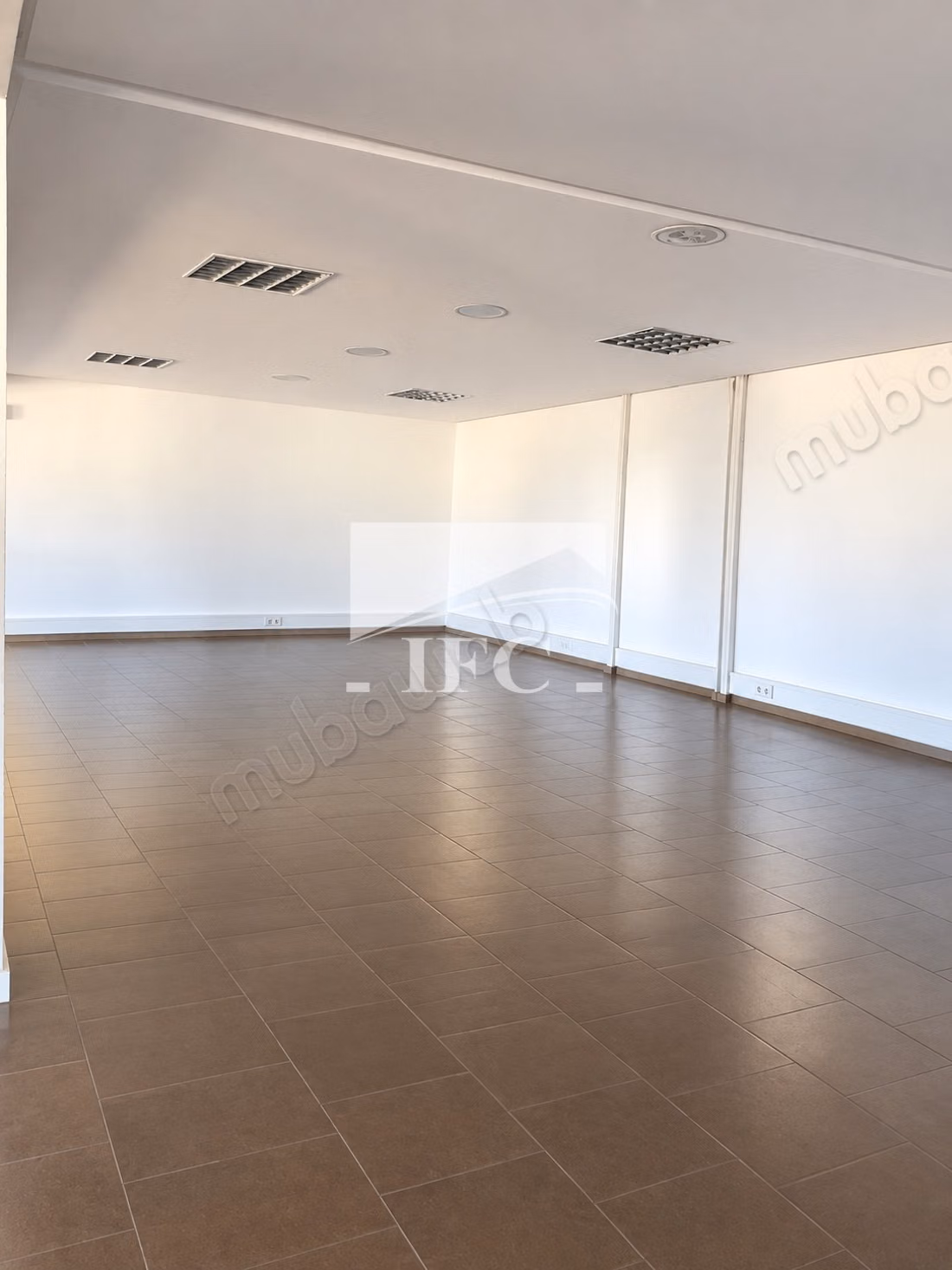 Bureau en 8 espaces 330m² charguia 2 IFCC173