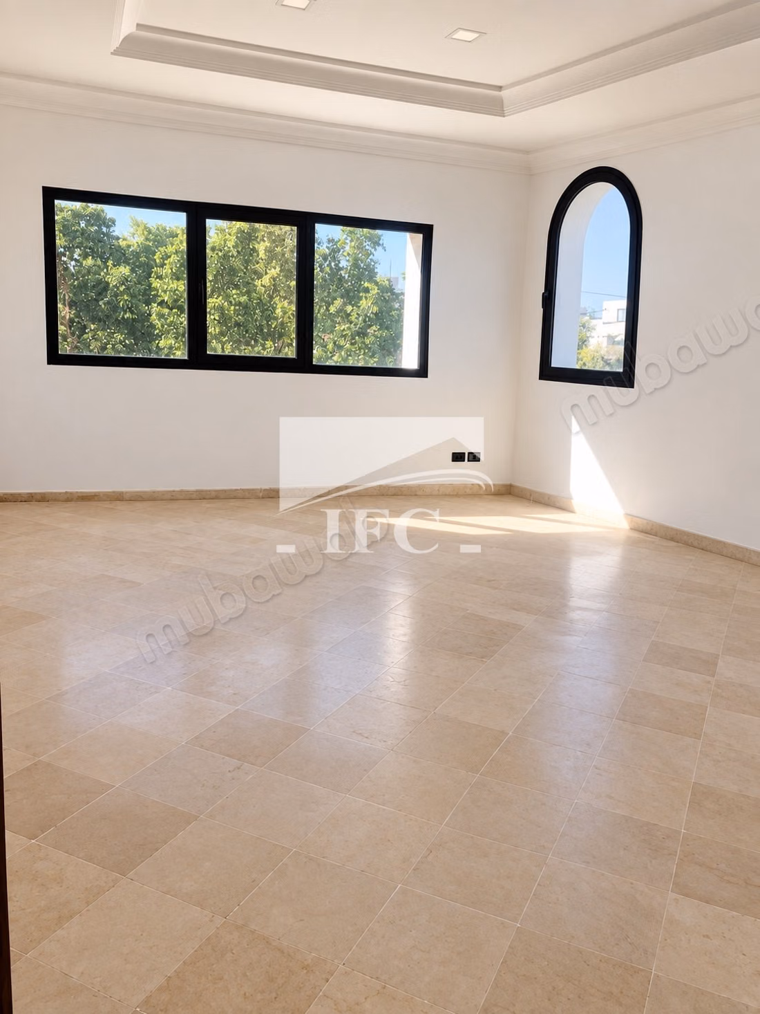 Bureau en 6 espaces 220m² charguia 1 IFCC140