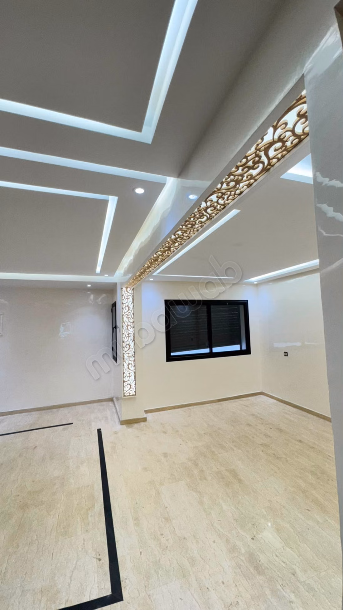 Appartement en location à Essaada. Surface totale 125 m². Fenêtres avec double vitrage et porte blindée