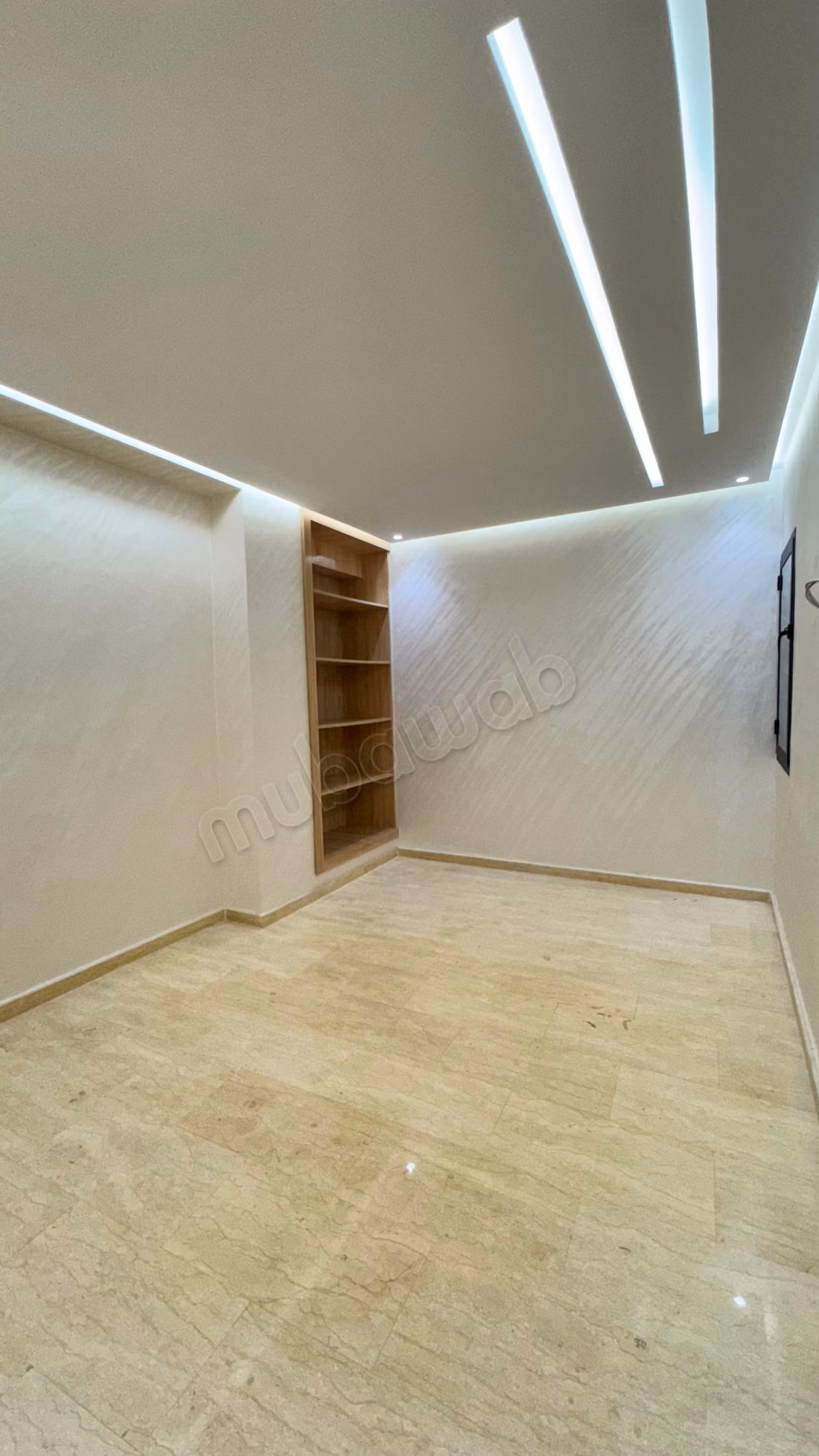Appartement en location à Essaada. Surface totale 125 m². Fenêtres avec double vitrage et porte blindée