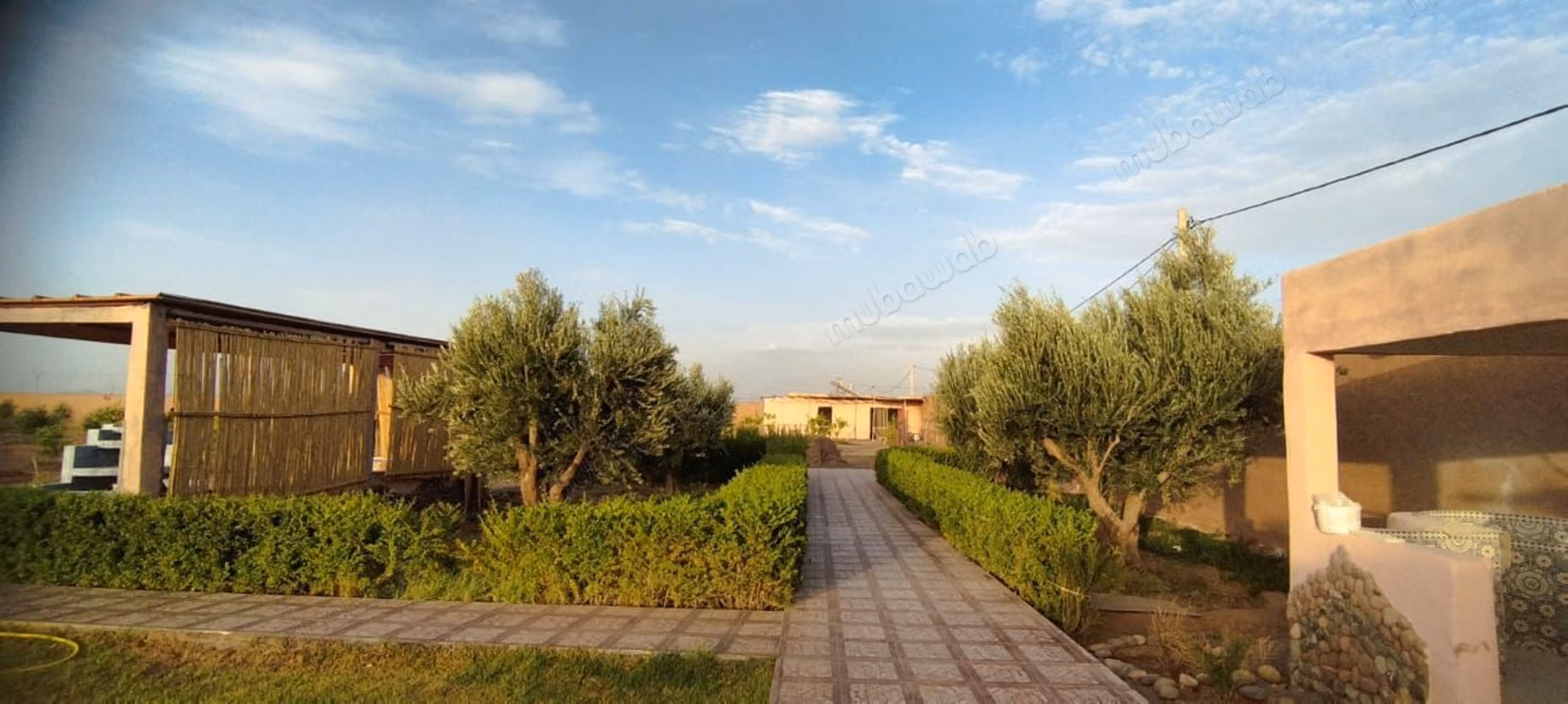 A vendre ferme 1 Ha 
Route Ourika