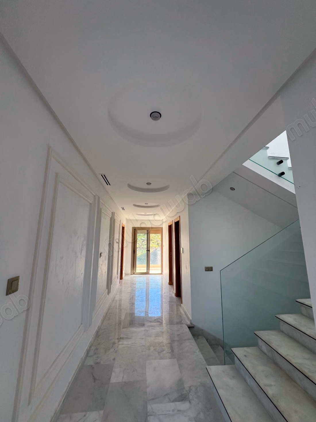 Luxury Villa for sale in Malabata. 
Dimension 210 m². 
Robust door, Residence with security